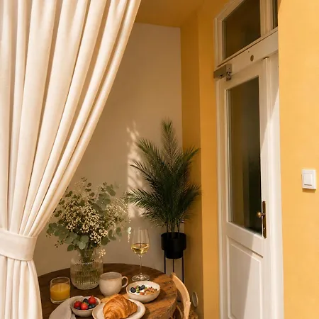 Historic & Fireplace - Wenceslas Square Apartament *
